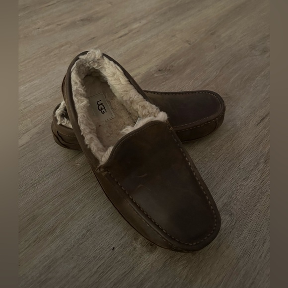 UGG Men's Tan Leather Slip-On Loafers - Picture 3 of 4